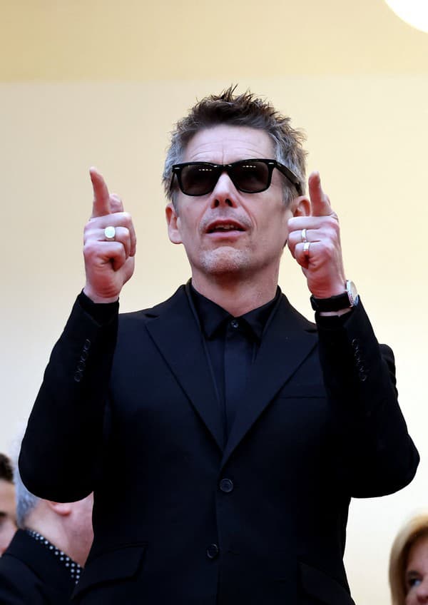 Ethan Hawke ovládol Cannes novým imidžom.