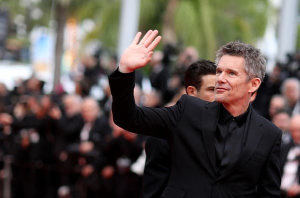 Ethan Hawke ovládol Cannes novým imidžom.