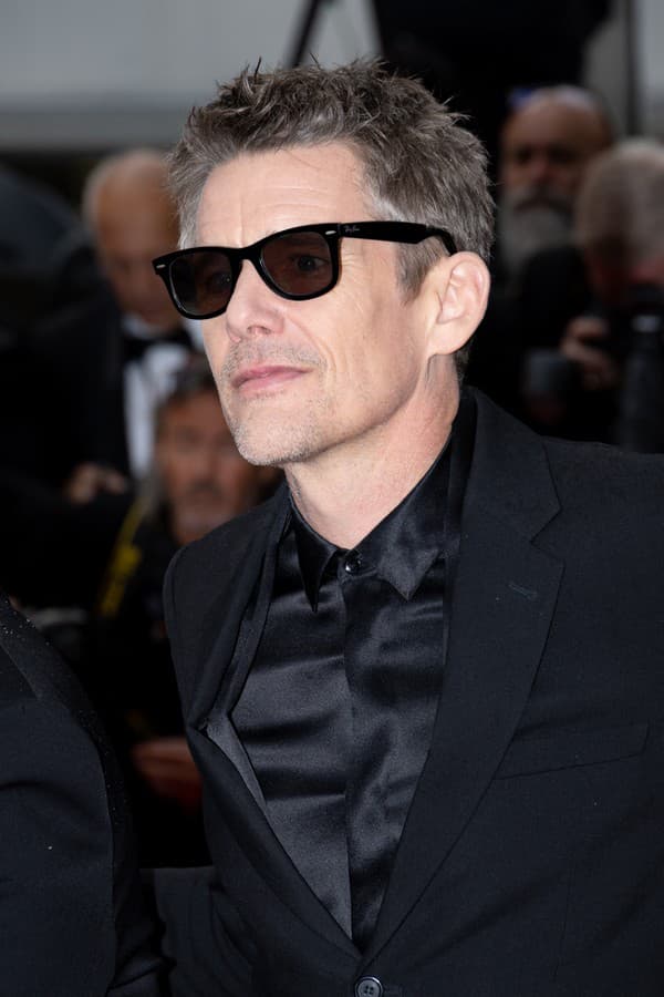 Ethan Hawke ovládol Cannes novým imidžom.