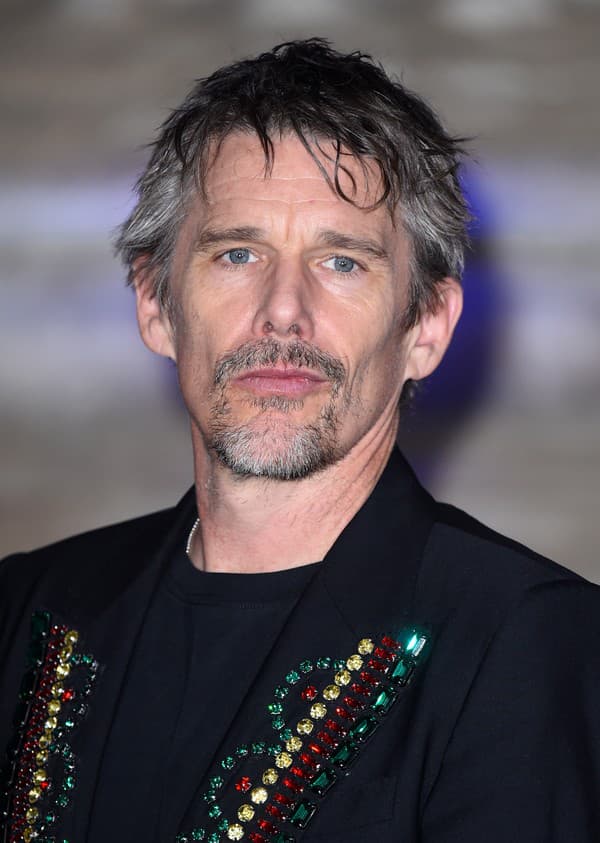 Ethan Hawke patril v 90. rokoch k najväčším fešákom Hollywoodu. Dnes tomu nie je inak! 
