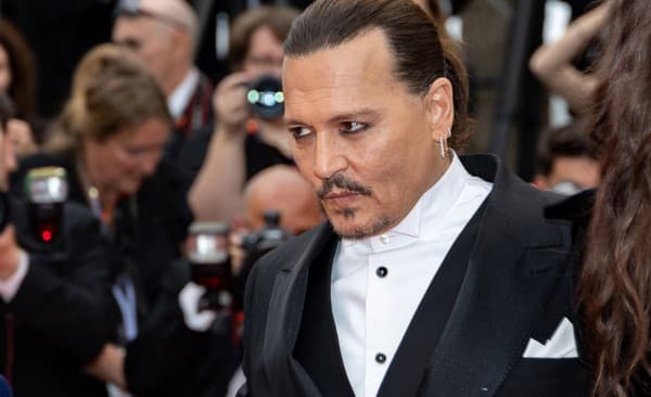 Johnny Depp sa v Cannes bránil naplno usmiať.