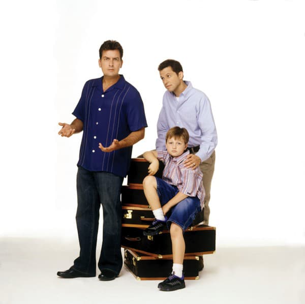 Charlie Sheen, Jon Cryer, Angus Turner Jones (Dva a pol chlapa)