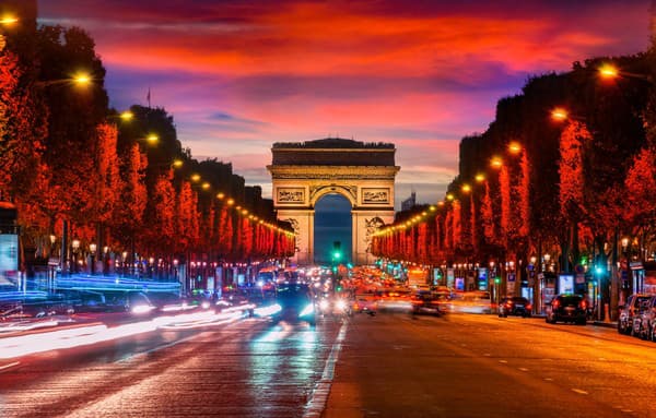 Paríž je najpôsobivejší v noci!