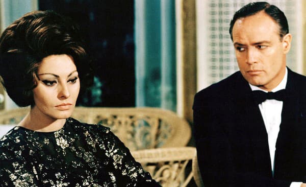 Sophia Loren a Marlon Brando vo filme Grófka z Hong Kongu 