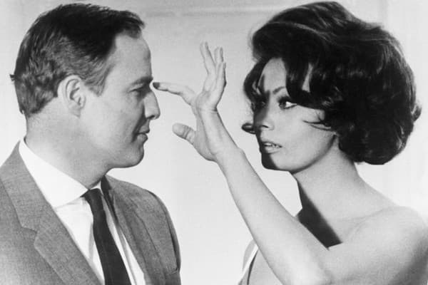 Marlon Brando a  Sophia Loren v komédii Grófka z Hong Kongu 