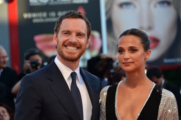 Manželia Michael Fassbender a Alicia Vikander.