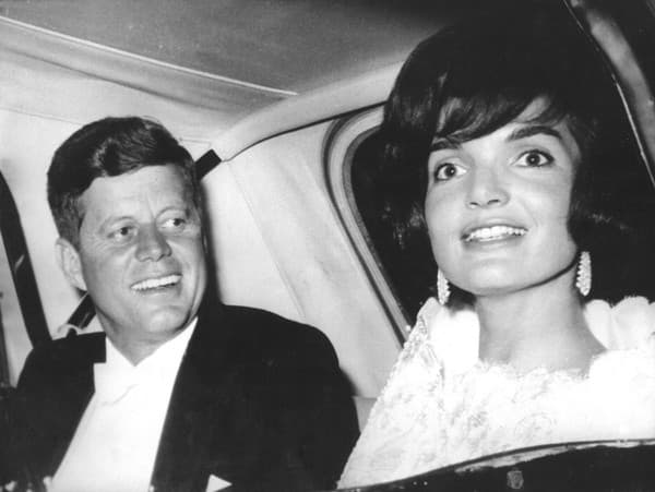 Prezident USA, John Fitzgerald Kennedy so svojou manželkou Jacqueline Kennedy.