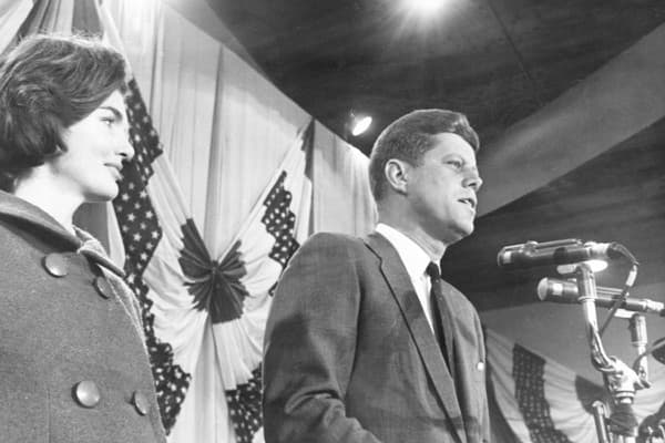 Prezident USA, John Fitzgerald Kennedy so svojou manželkou Jacqueline Kennedy.