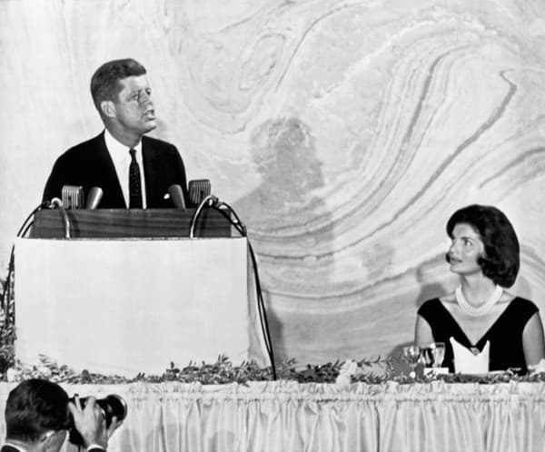 Prezident USA, John Fitzgerald Kennedy so svojou manželkou Jacqueline Kennedy.