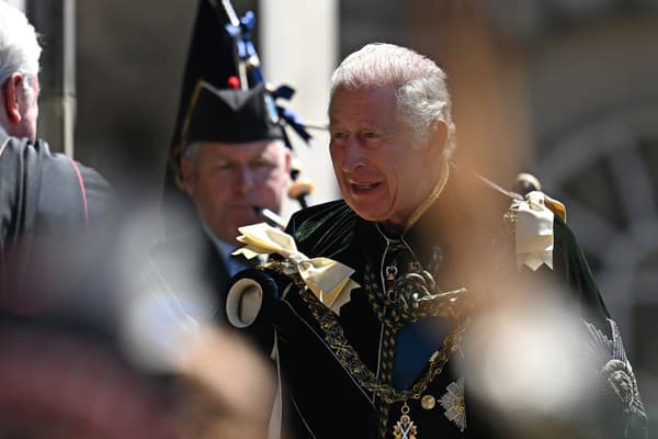 Aj kráľ Karol III. je len človek. Niet divu, že v istých momentoch sa necíti komfortne.