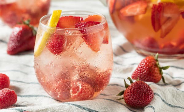 Rosé Spritz spája chute leta a ponúka skutočný chuťový zážitok. Na zdravie!