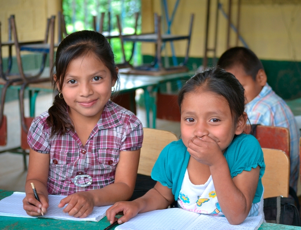Vďaka projektu Tchibo Joint Forces v Guatemale môžu chodiť deti pestovateľov kávy do školy.
