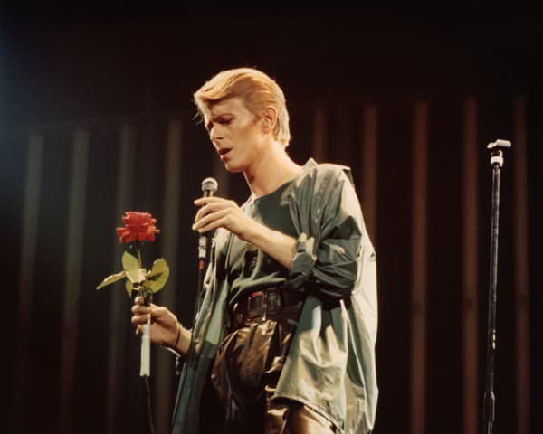 David Bowie je pýchou Angličanov aj dávno po svojej smrti.