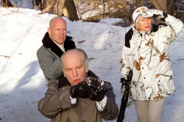 Bruce Willis vo filme Red spolu s Johnom Malkovichom a Helen Mirren