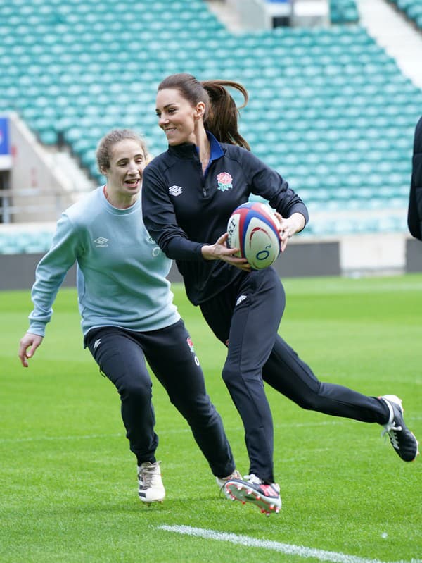 Kate Middleton pri rugby. Vraj jej to ide!
