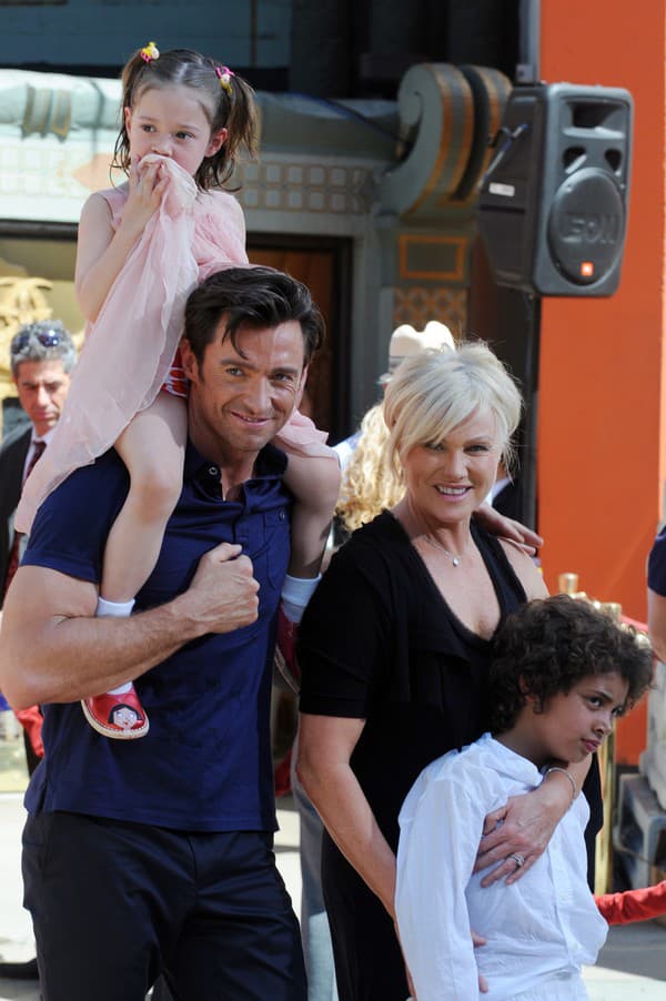 Hugh Jackman a Deborra Lee-Furness s deťmi.