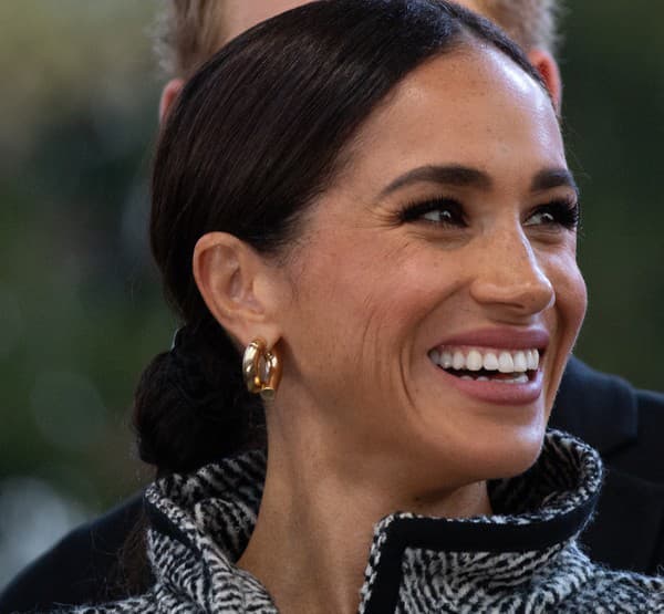 Kabát Meghan Markle v ležérnom strihu sa stal hitom!