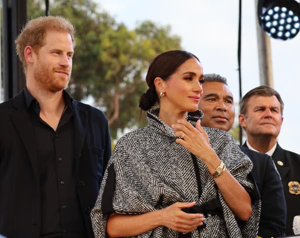 Kabát Meghan Markle v ležérnom strihu sa stal hitom!