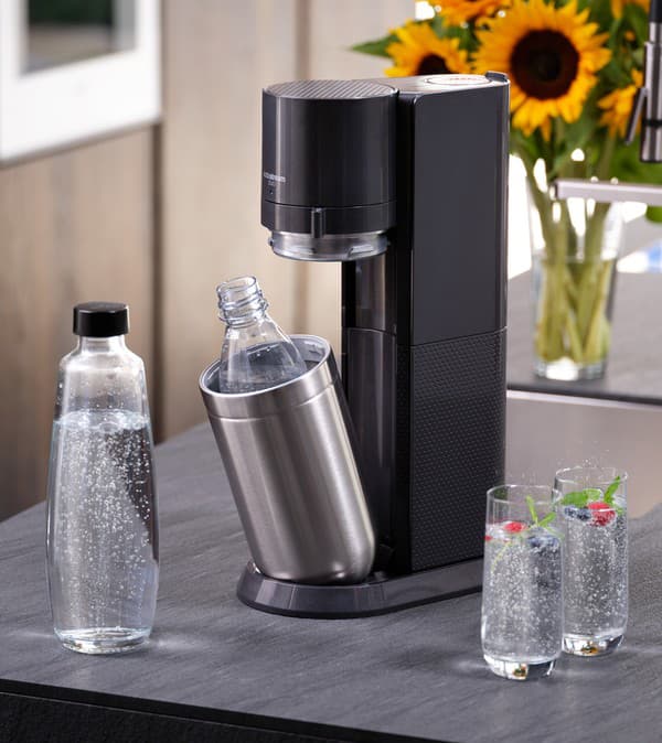  SodaStream DUO môžete používať so sklenenou aj s dlhodobo použiteľnou plastovou fľašou.